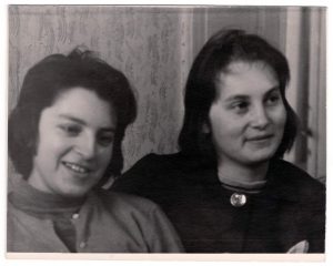 7 - Seserys Ilana (kaireúje) ir Dalia (desÿineúje) Pagirskaiteús